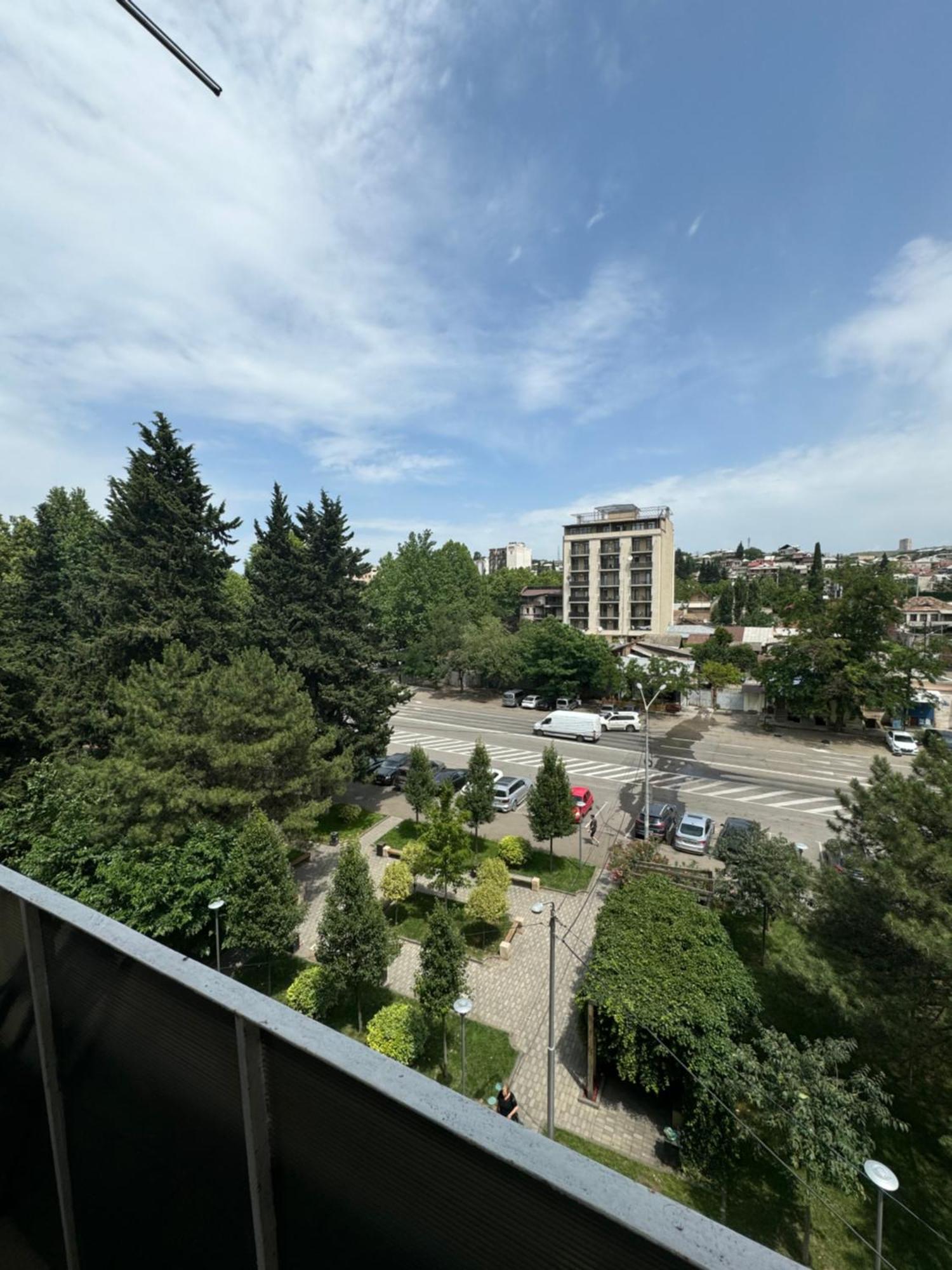 Cozy Apartment With Balcony Тбилиси Экстерьер фото